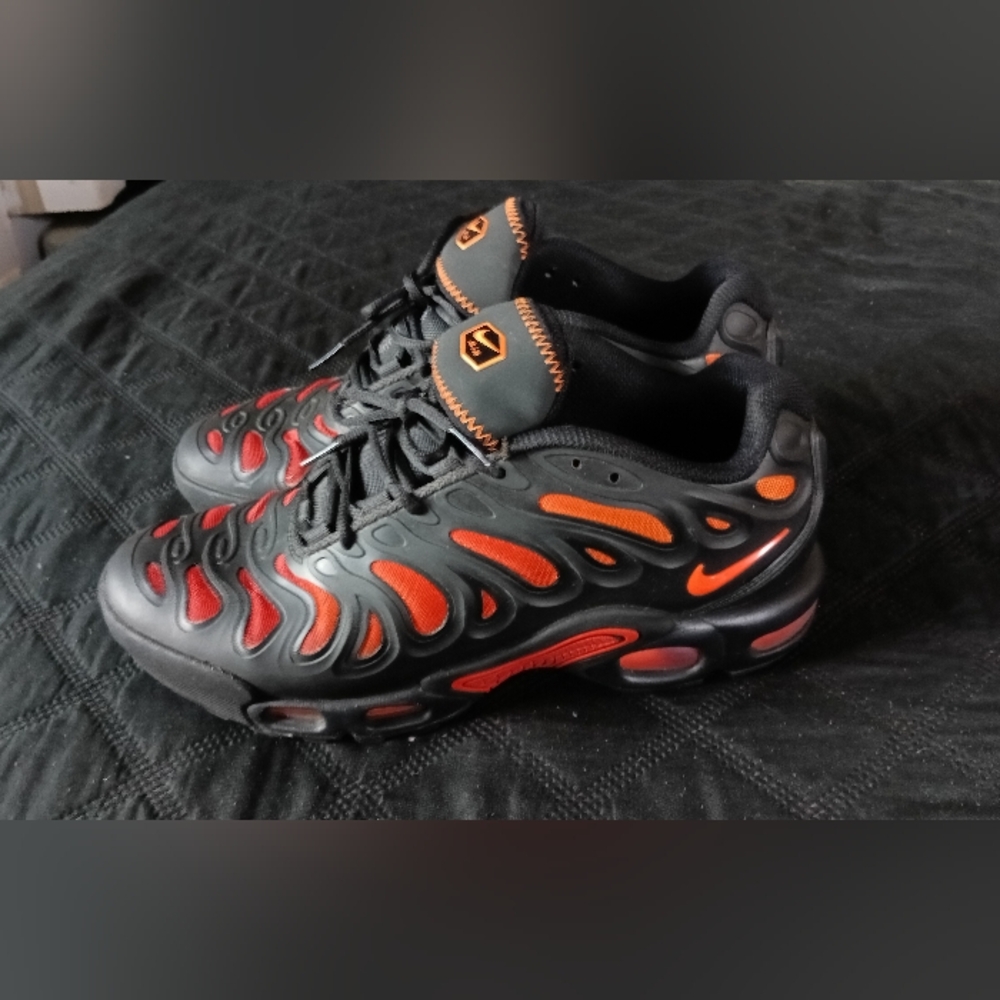 Nike Black and Orange Sneakers - Picture 3 of 7